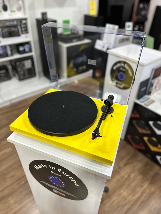 Pro-Ject Debut Carbon 2M Red (Demo Unit) - High Gloss Yellow image 1